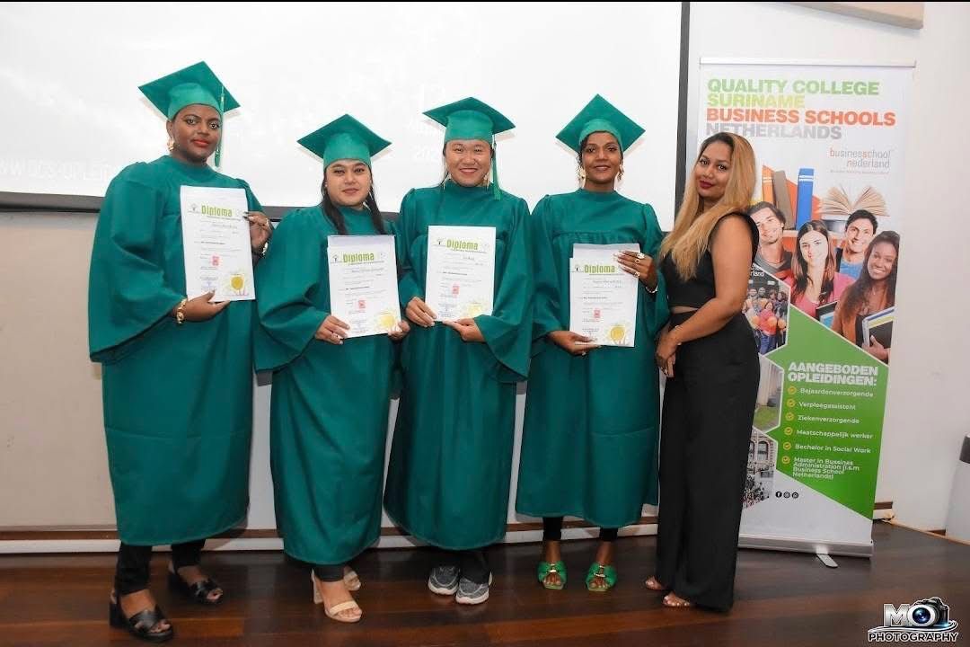 QCS studenten met behaalde diploma's